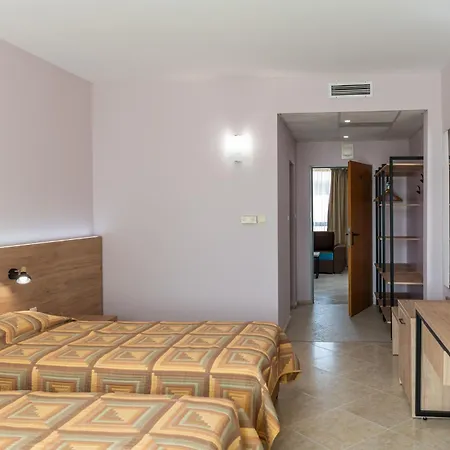 Ivana Palace - Free Parking