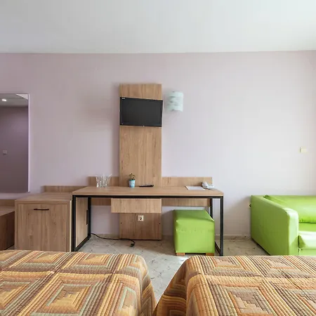 Ivana Palace - Free Parking Hotel