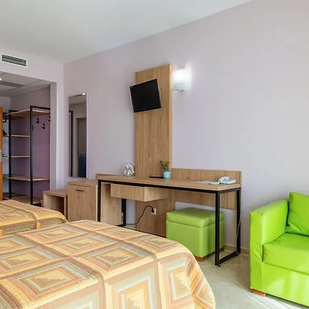 Ivana Palace - Free Parking Hotel