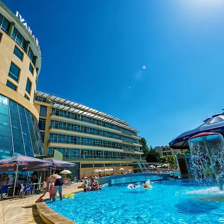 Ivana Palace - Free Parking Hotel
