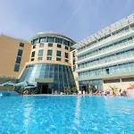 Ivana Palace - Free Parking Otel 4*