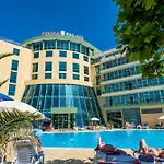 Ivana Palace - Free Parking Хотел