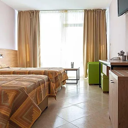 Ivana Palace - Free Parking Hotel