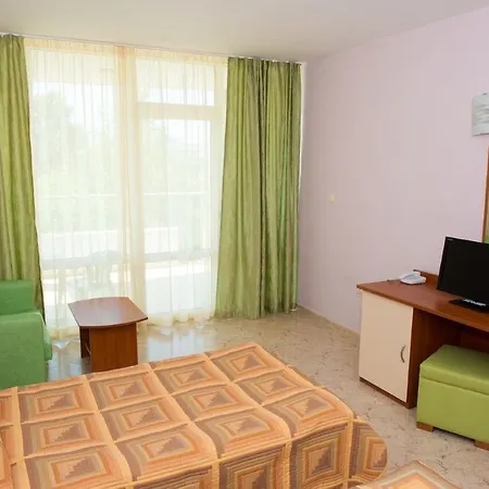 Ivana Palace - Free Parking Hotel