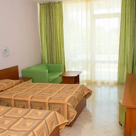 Ivana Palace - Free Parking Хотел