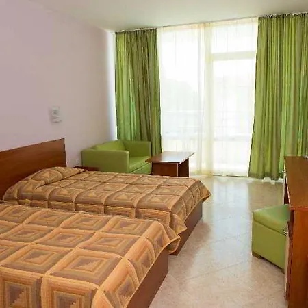 Ivana Palace - Free Parking Хотел