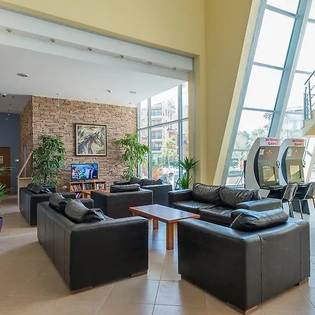 Ivana Palace - Free Parking Хотел 4*