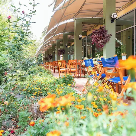 Ivana Palace - Free Parking Хотел