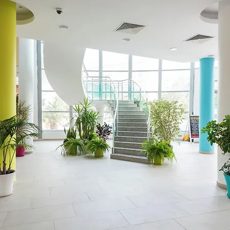 Ivana Palace - Free Parking Хотел