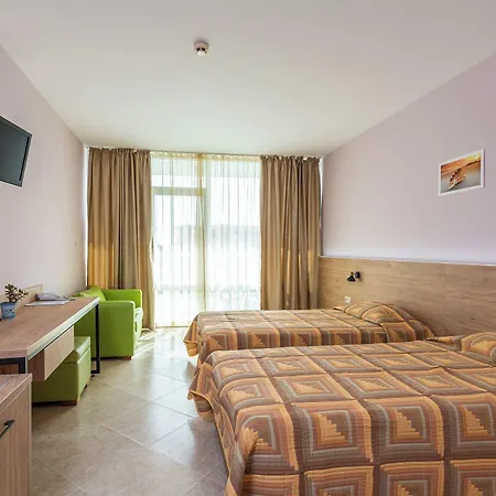 Ivana Palace - Free Parking Хотел