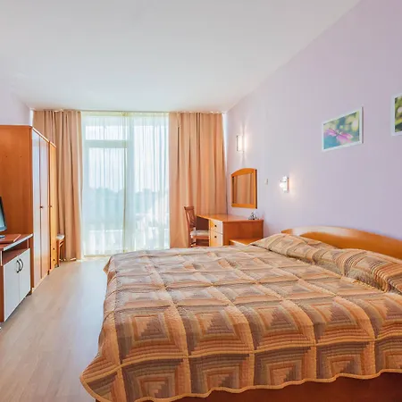 Ivana Palace - Free Parking Хотел 4*