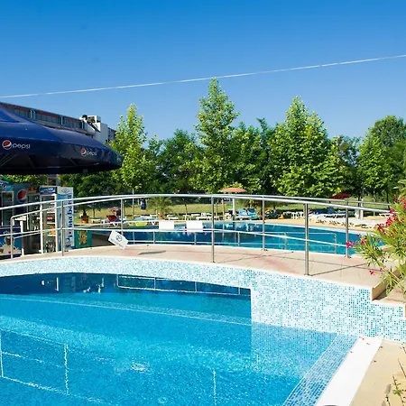 Ivana Palace - Free Parking Хотел 4*