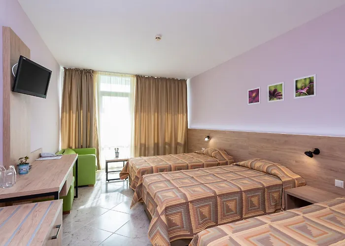 Ivana Palace - Free Parking Hotel