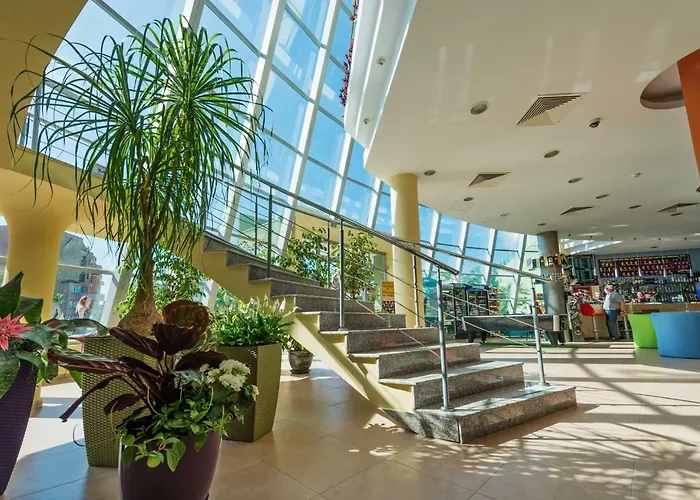 Ivana Palace - Free Parking Hotel