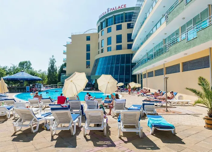 Ivana Palace - Free Parking Hotel